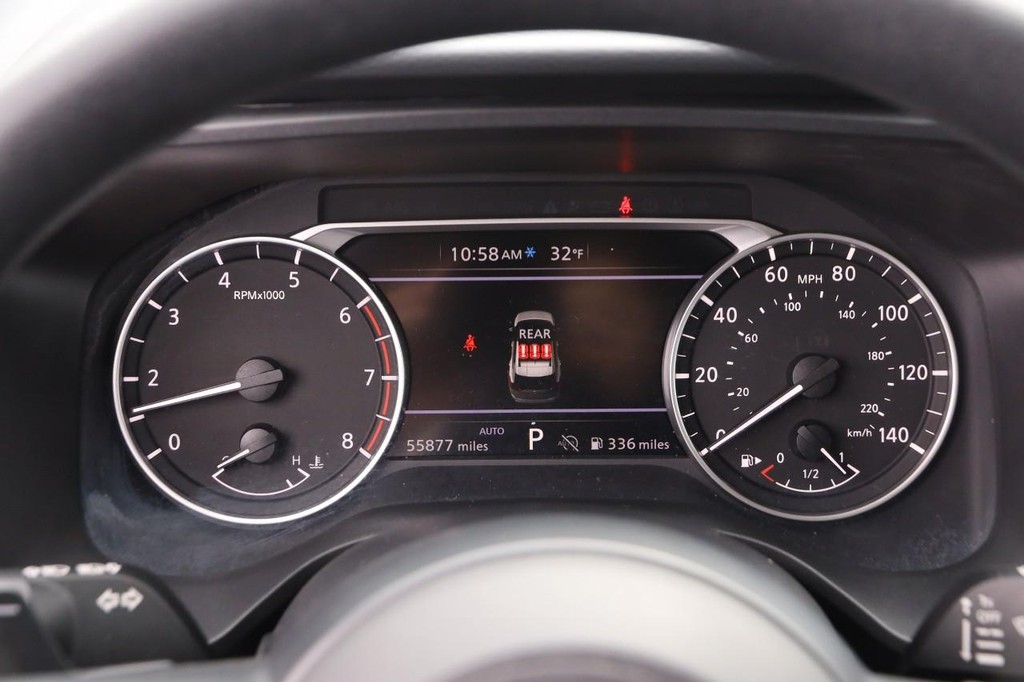 Nissan Rogue Vehicle Image 14