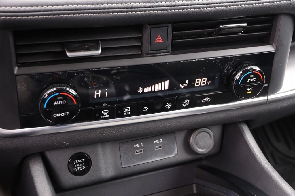 Nissan Rogue Vehicle Image 18