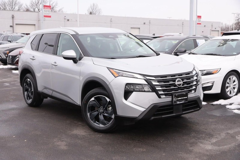 Nissan Rogue Vehicle Image 02