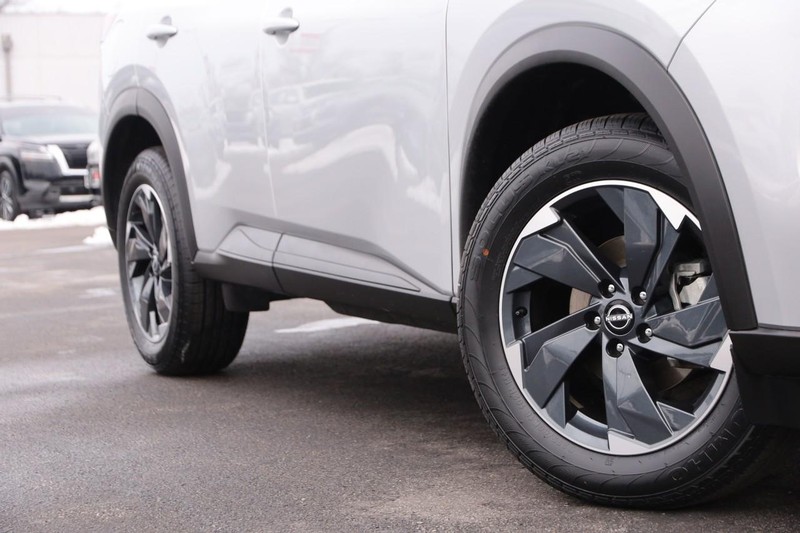 Nissan Rogue Vehicle Image 03