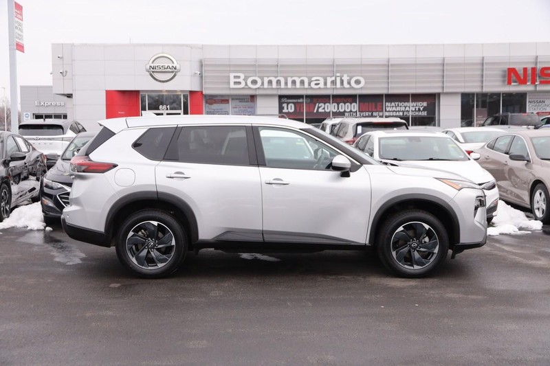 Nissan Rogue Vehicle Image 05