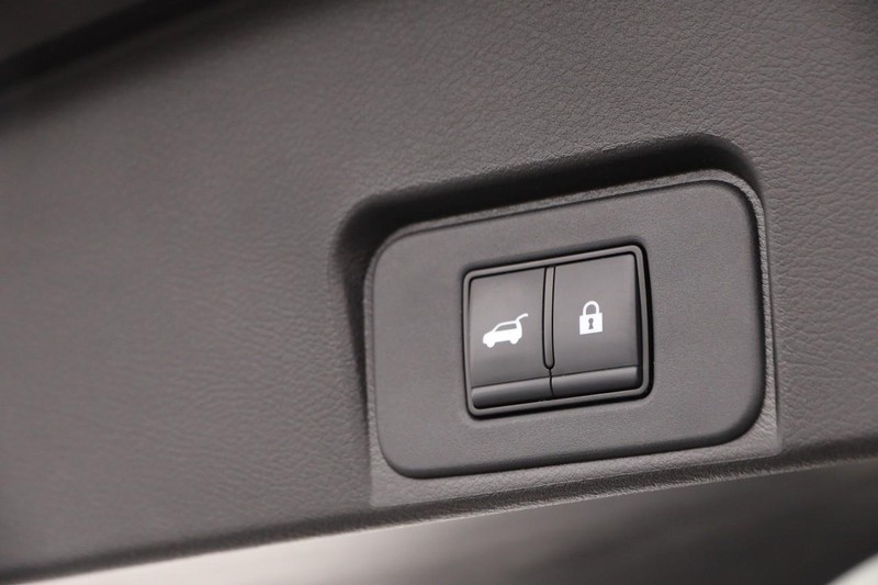 Nissan Rogue Vehicle Image 08