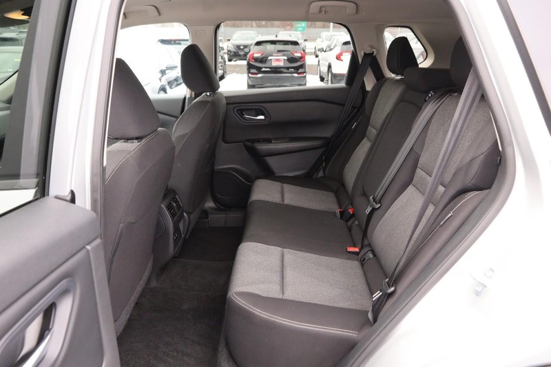 Nissan Rogue Vehicle Image 10