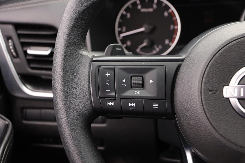 Nissan Rogue Vehicle Image 12