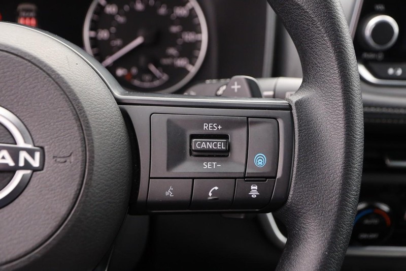 Nissan Rogue Vehicle Image 13