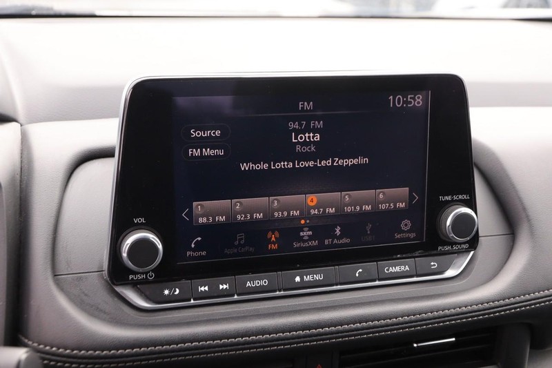 Nissan Rogue Vehicle Image 16