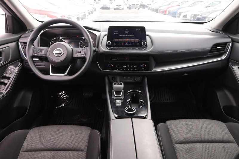 Nissan Rogue Vehicle Image 21