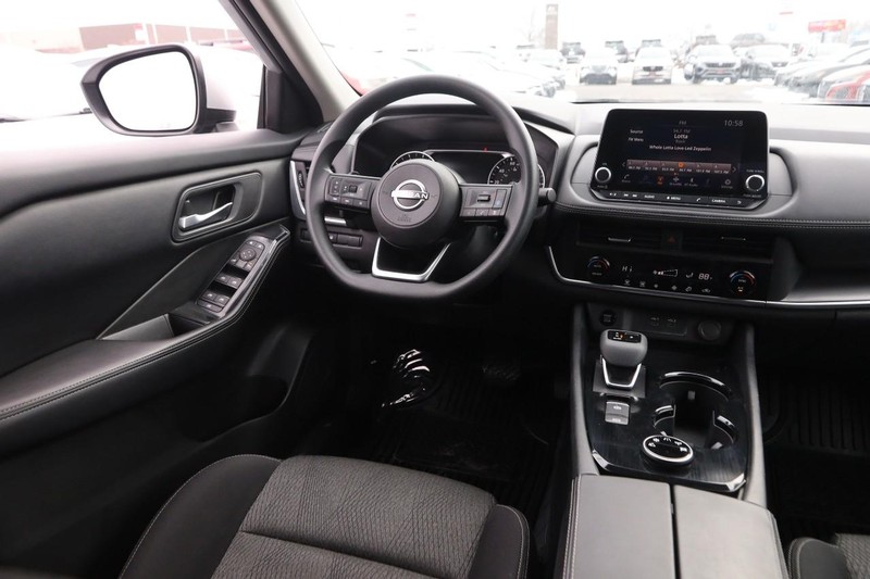 Nissan Rogue Vehicle Image 22