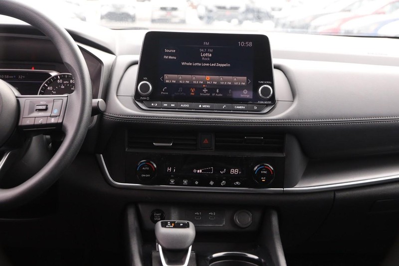 Nissan Rogue Vehicle Image 24