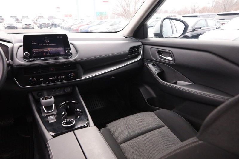 Nissan Rogue Vehicle Image 25