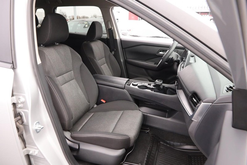 Nissan Rogue Vehicle Image 26