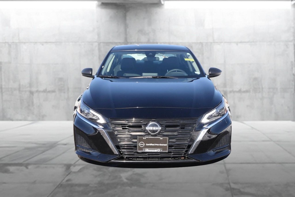 Nissan Altima Vehicle Image 04