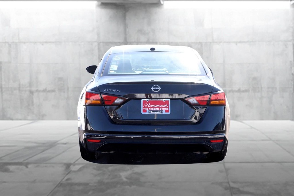 Nissan Altima Vehicle Image 06