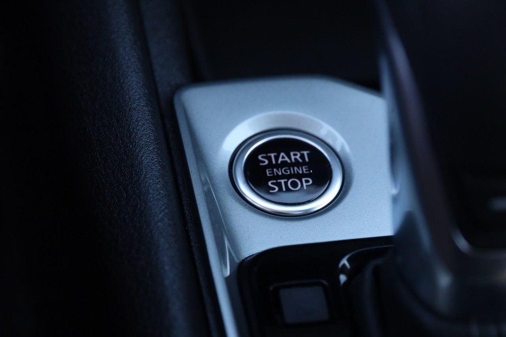 Nissan Altima Vehicle Image 14