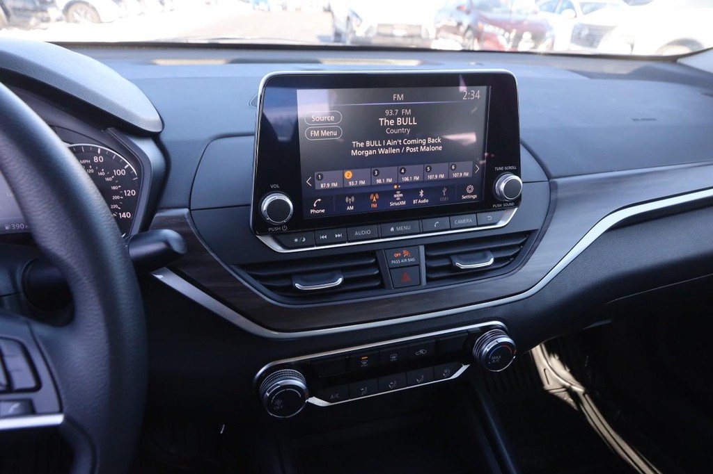 Nissan Altima Vehicle Image 15