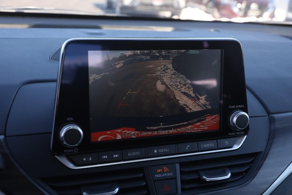 Nissan Altima Vehicle Image 17