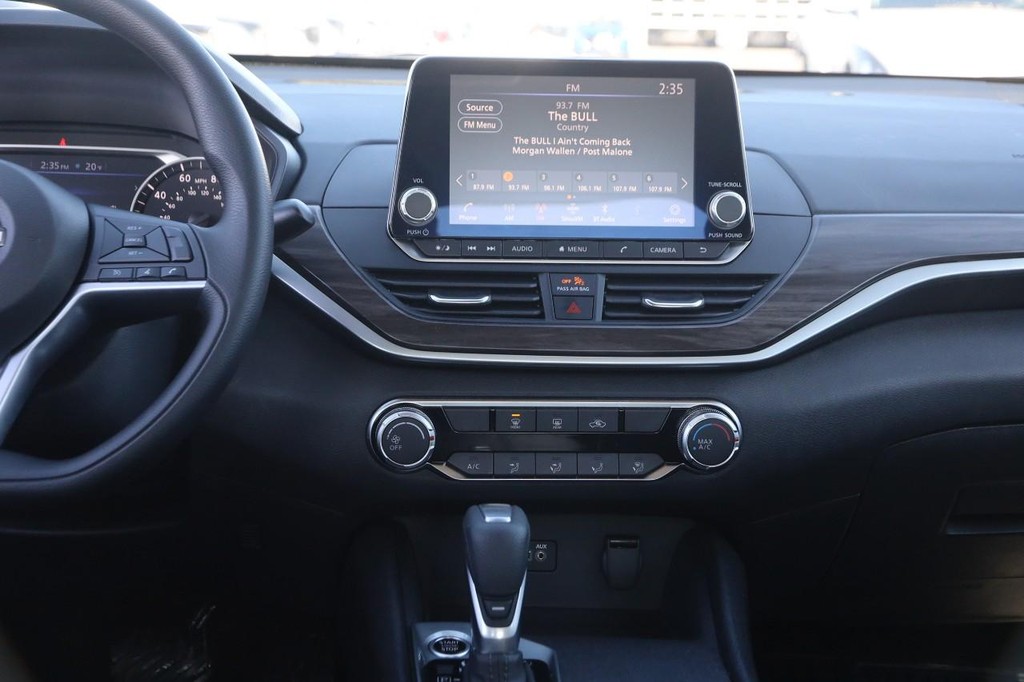 Nissan Altima Vehicle Image 23