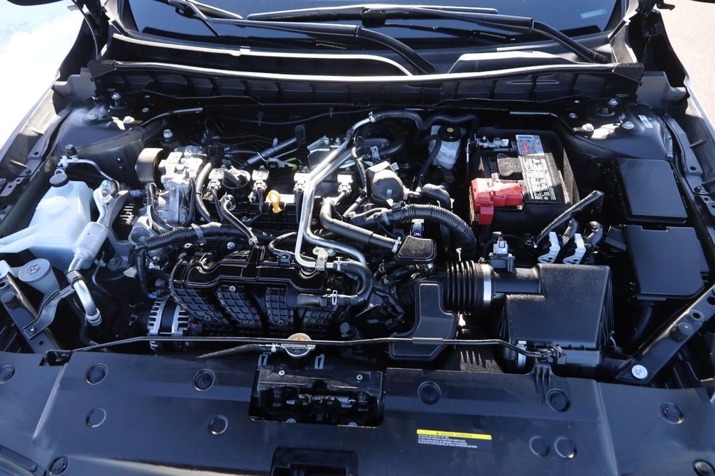 Nissan Altima Vehicle Image 26