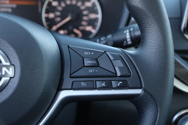 Nissan Altima Vehicle Image 12