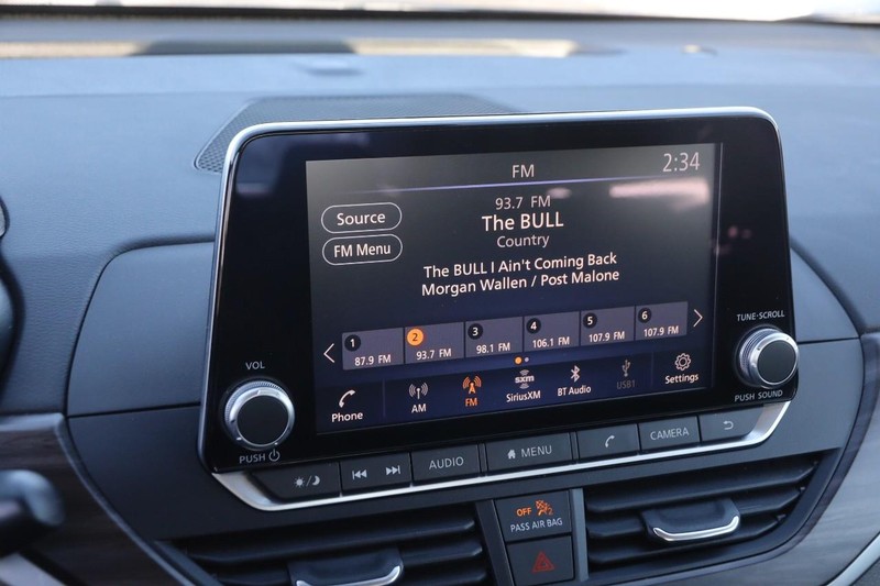 Nissan Altima Vehicle Image 16