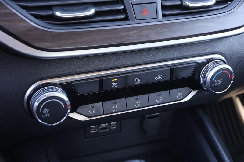 Nissan Altima Vehicle Image 18