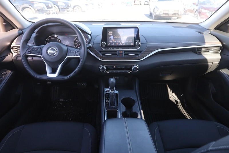 Nissan Altima Vehicle Image 20