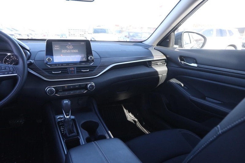 Nissan Altima Vehicle Image 24