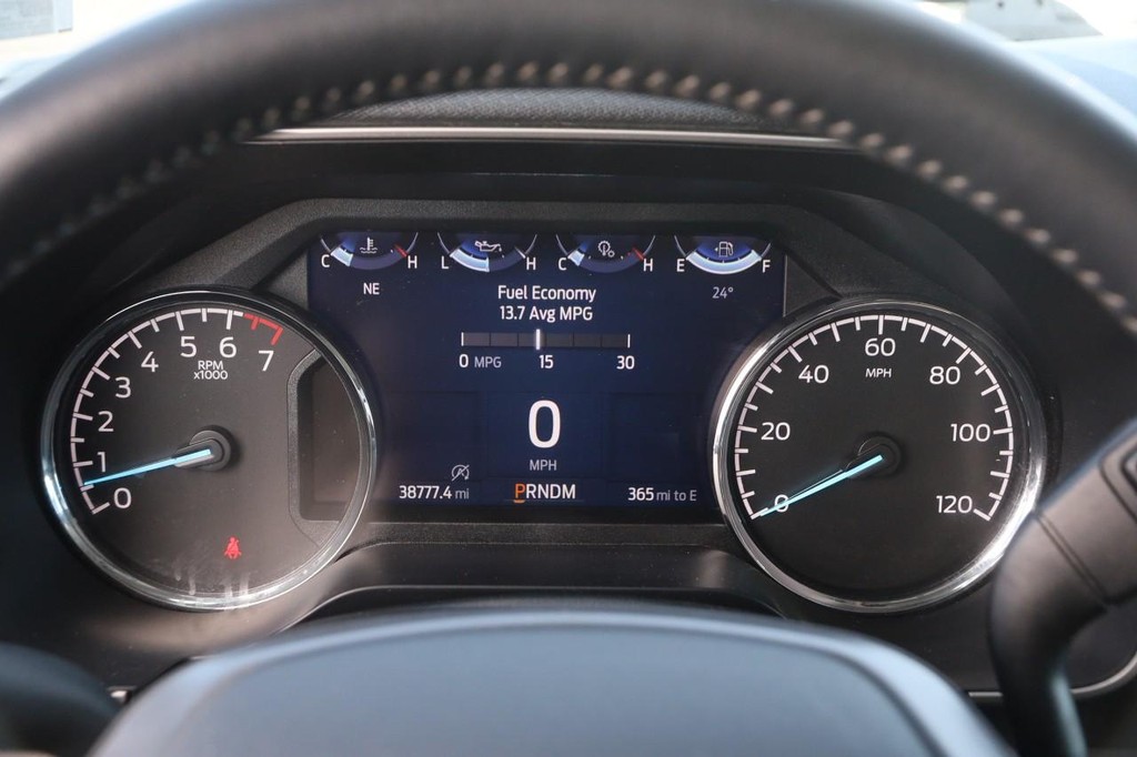 Ford F-150 Vehicle Full-screen Gallery Image 12