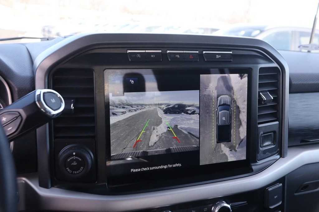 Ford F-150 Vehicle Full-screen Gallery Image 16