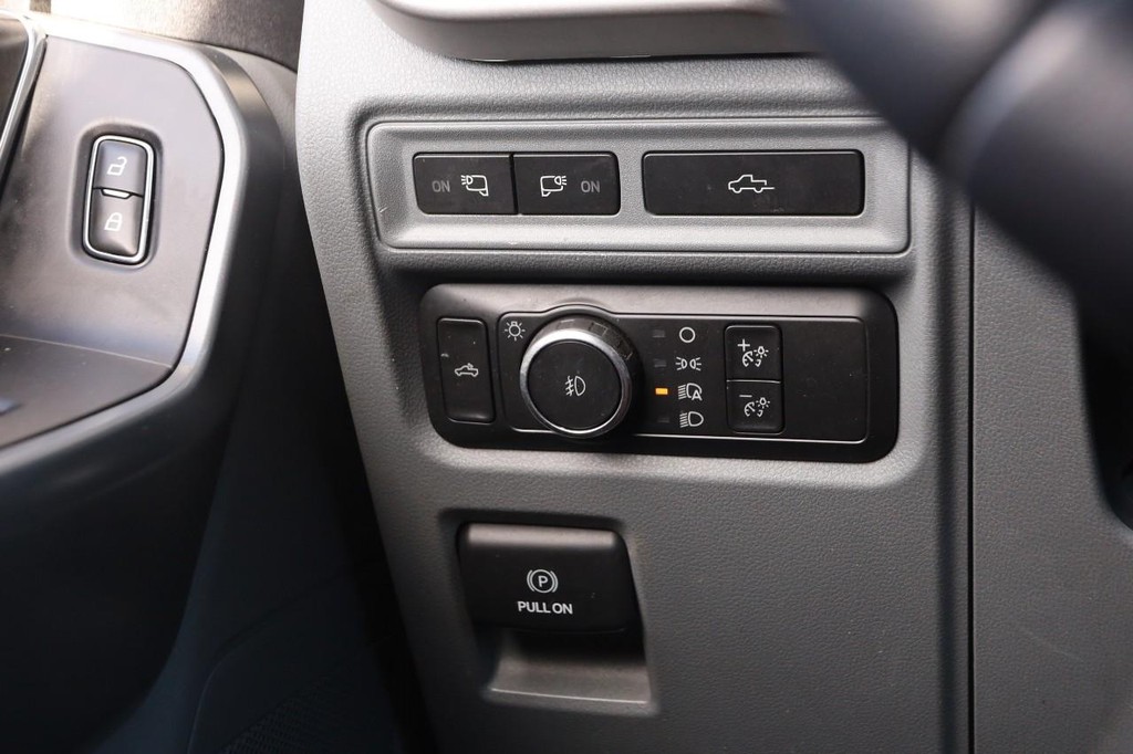 Ford F-150 Vehicle Full-screen Gallery Image 18