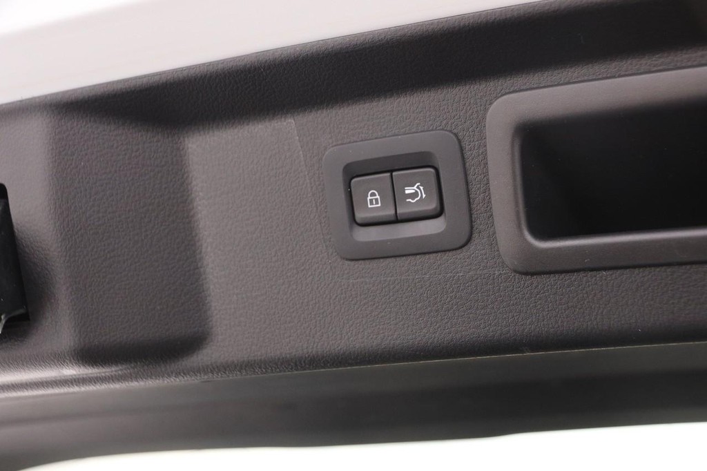 Mazda CX-50 Vehicle Image 08