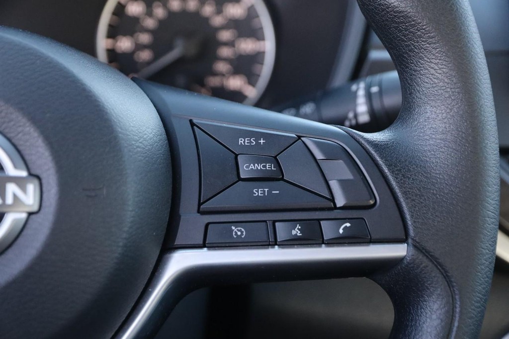 Nissan Altima Vehicle Image 12