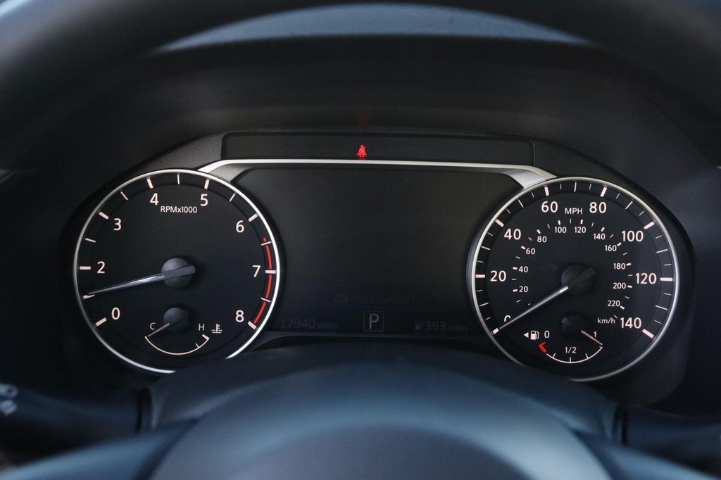 Nissan Altima Vehicle Image 13