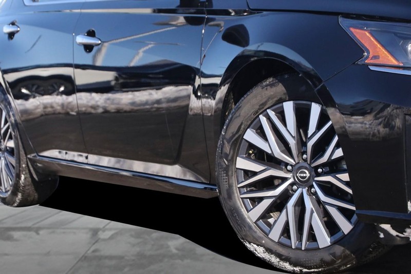 Nissan Altima Vehicle Image 03