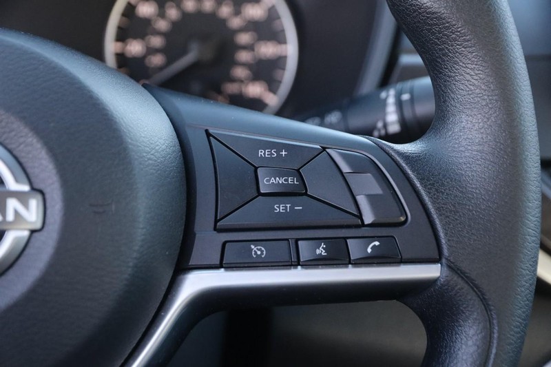 Nissan Altima Vehicle Image 12