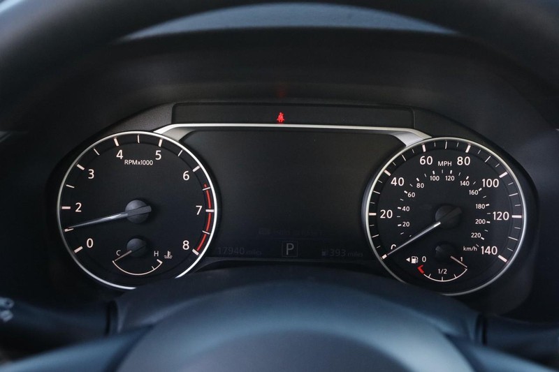 Nissan Altima Vehicle Image 13