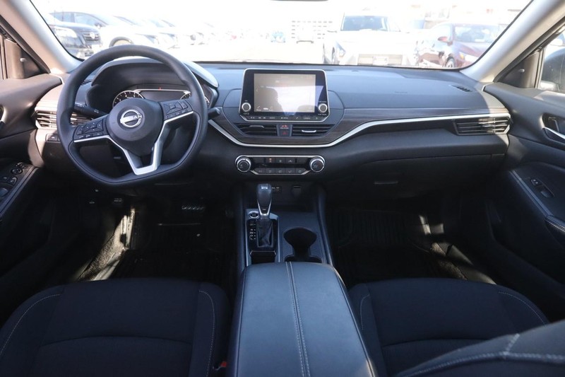 Nissan Altima Vehicle Image 20