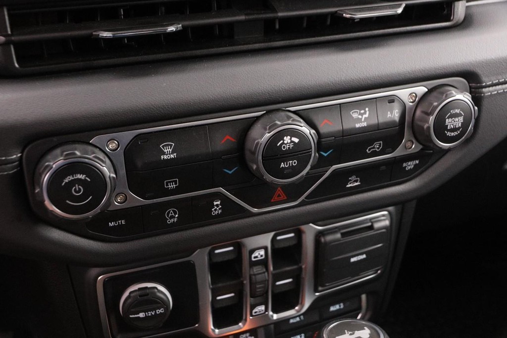 Jeep Wrangler Vehicle Image 17