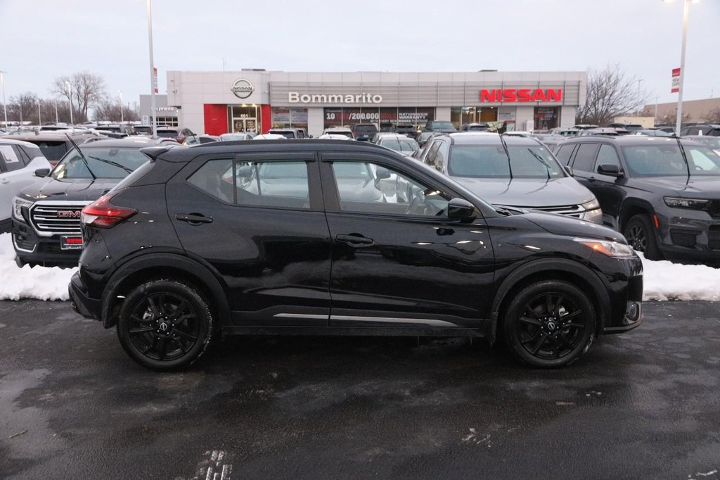 Nissan Kicks Vehicle Full-screen Gallery Image 5