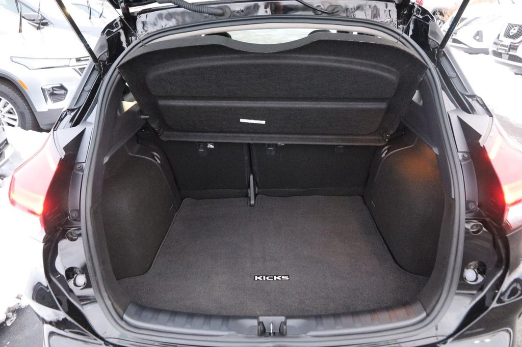 Nissan Kicks Vehicle Full-screen Gallery Image 7