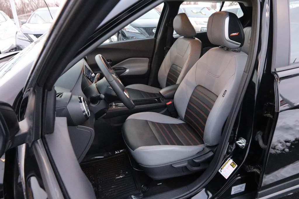 Nissan Kicks Vehicle Full-screen Gallery Image 8