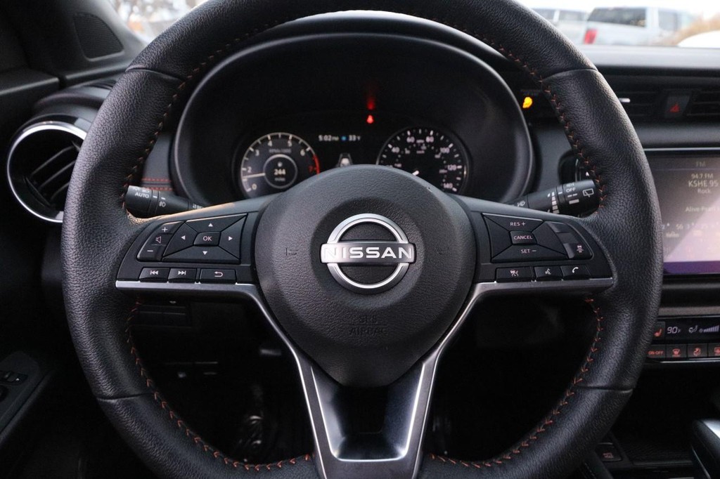 Nissan Kicks Vehicle Full-screen Gallery Image 10