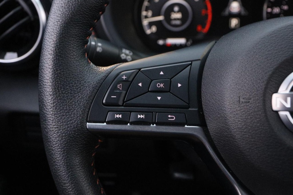 Nissan Kicks Vehicle Full-screen Gallery Image 11