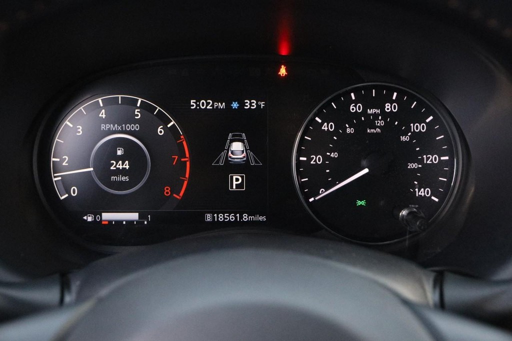 Nissan Kicks Vehicle Full-screen Gallery Image 13