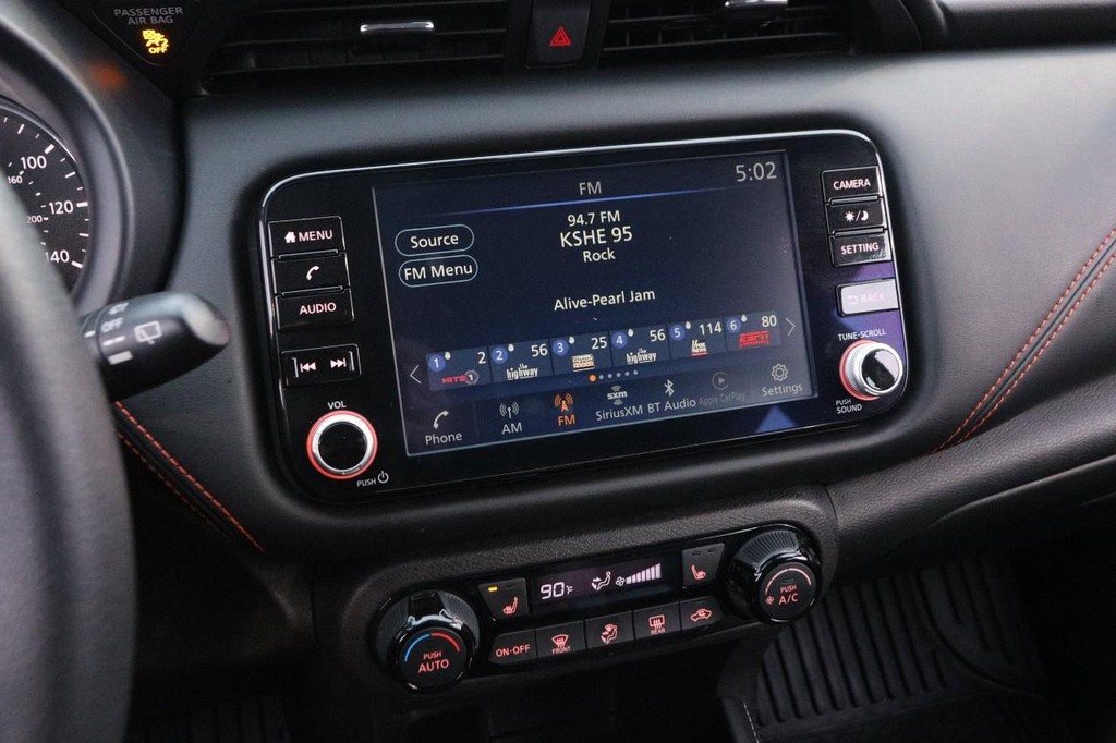 Nissan Kicks Vehicle Full-screen Gallery Image 14