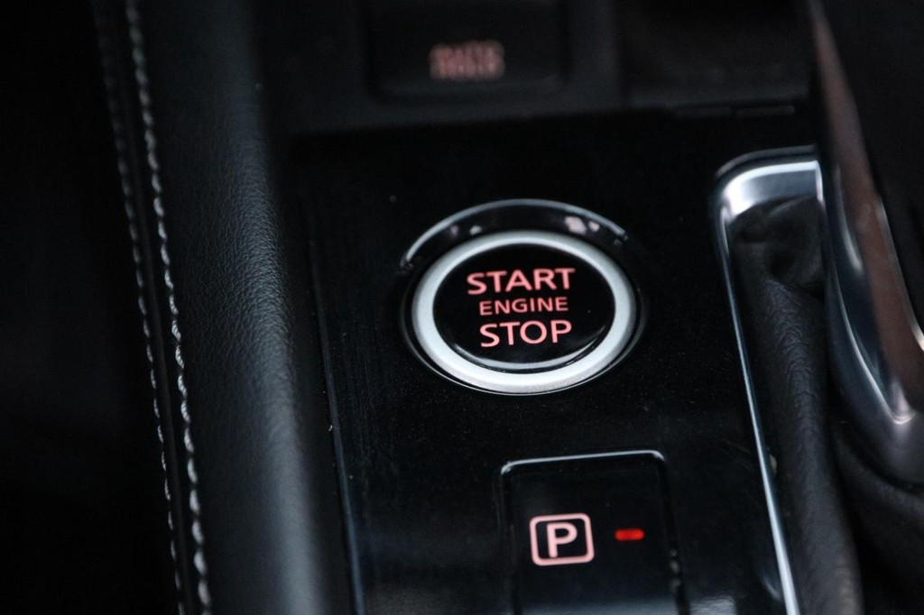 Nissan Kicks Vehicle Full-screen Gallery Image 17