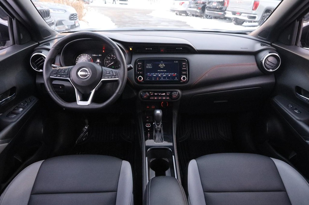 Nissan Kicks Vehicle Full-screen Gallery Image 19