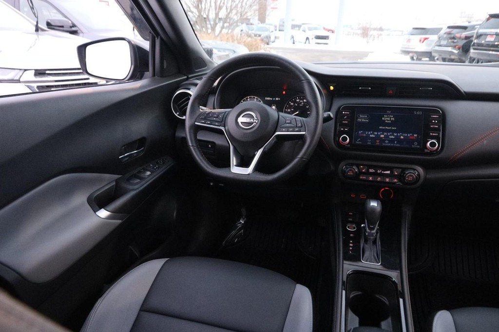 Nissan Kicks Vehicle Full-screen Gallery Image 20