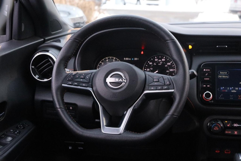 Nissan Kicks Vehicle Full-screen Gallery Image 21