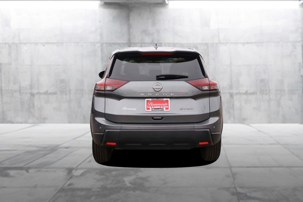 Nissan Rogue Vehicle Full-screen Gallery Image 6
